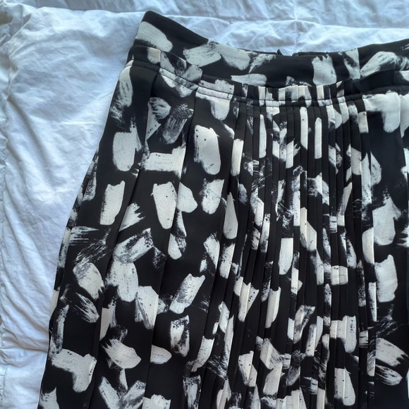 CUTE skirt! - Picture 3 of 4